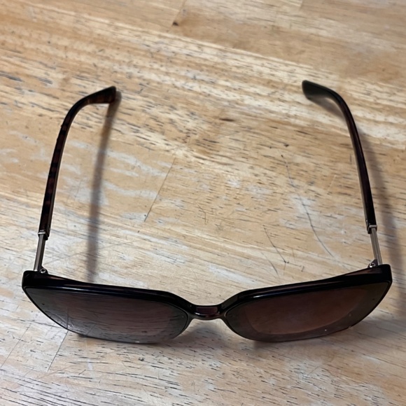 Tahari Women’s Sunglasses Leopard Brown - Picture 7 of 9